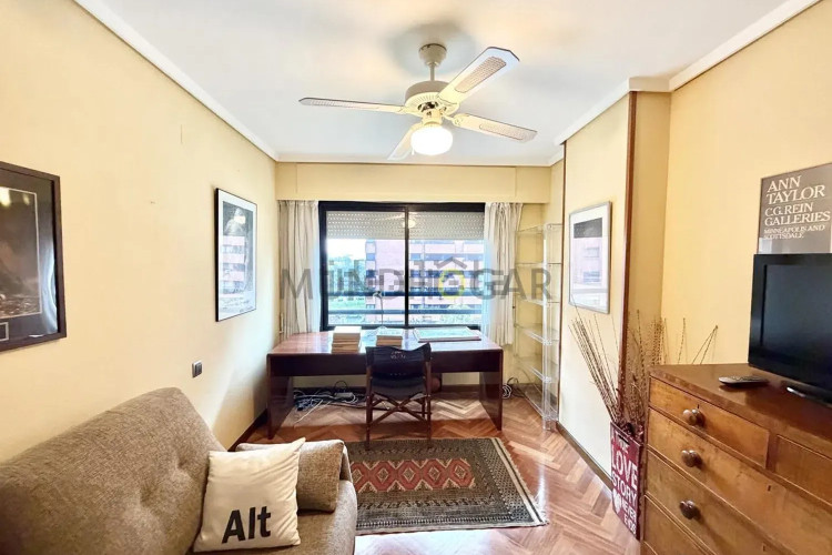 Piso en calle de Pastora Imperio