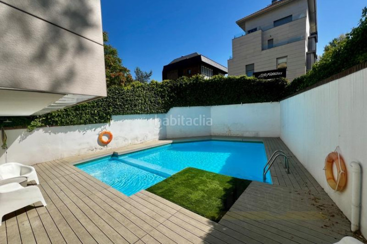 Piso exclusiva vivienda en finca representativa con piscina, garaje, y trastero en zona chamartín. en Madrid