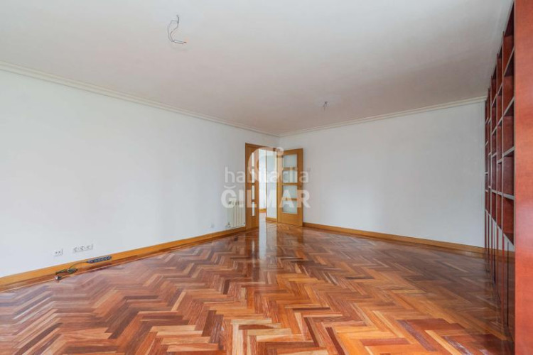 Piso en el prestigioso barrio de chamartín, , se encuentra esta vivienda en altura que representa una oportunidad única para aque en Madrid