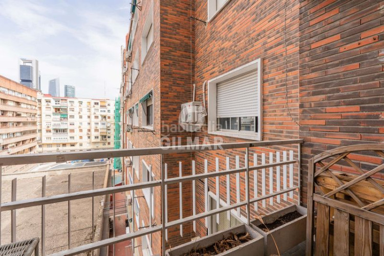 Piso se vende fantástico piso en altura ubicado en el corazón del barrio de Castilla, dentro del distrito de chamartín. con una superf en Madrid
