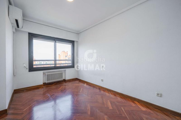 Ático  exclusivo con terraza y dos plazas de garaje en Castilla chamartínen el codiciado barrio de Castilla, dentro del prestigios en Madrid
