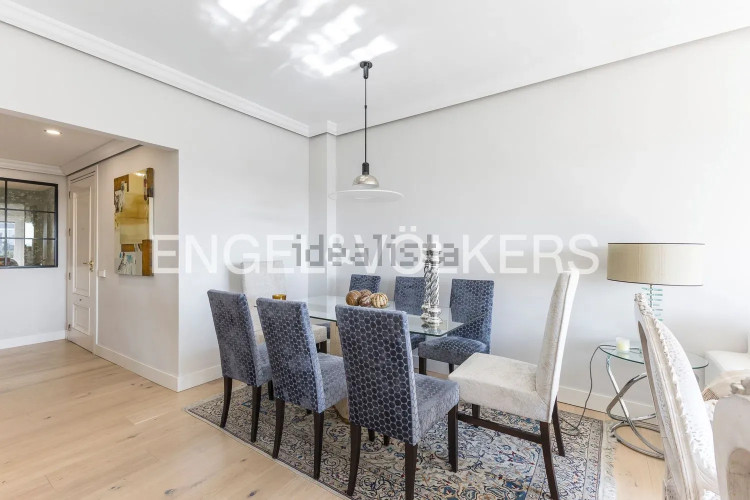 Piso en venta en Avenida de Pío XII