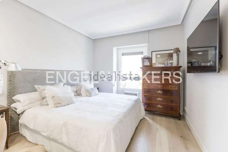 Piso en venta en Avenida de Pío XII