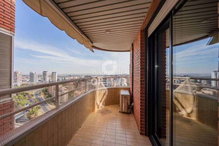 Ático  exclusivo con terraza y dos plazas de garaje en Castilla chamartínen el codiciado barrio de Castilla, dentro del prestigios en Madrid