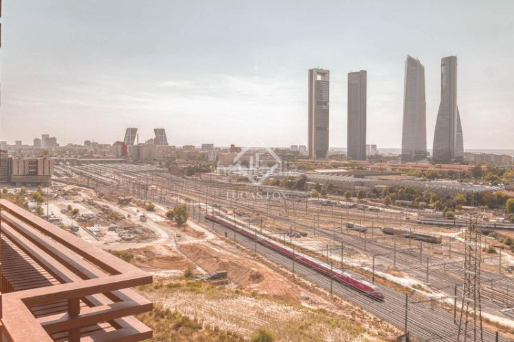 Piso exclusivo ático dúplex de 3 dormitorios con vistas incomparables en venta en chamartín, en Madrid