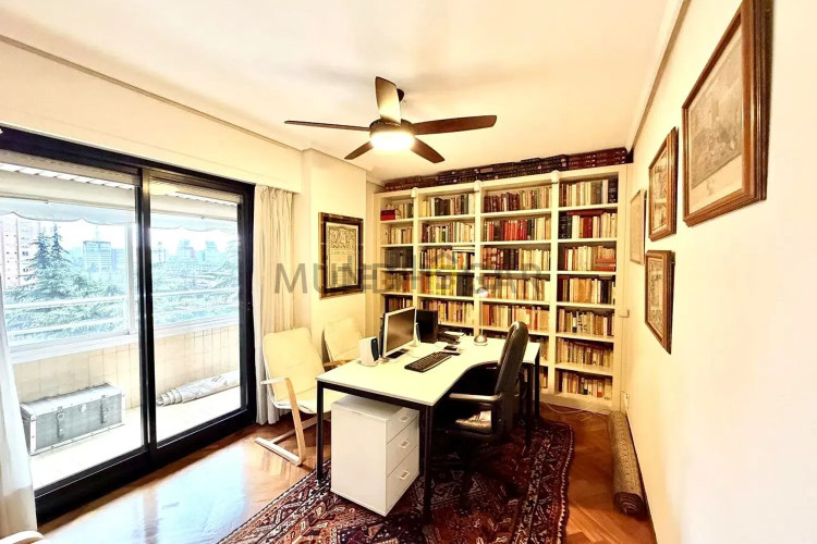 Piso en calle de Pastora Imperio