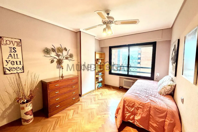 Piso en calle de Pastora Imperio