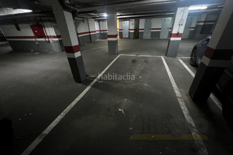 Piso exclusiva vivienda en finca representativa con piscina, garaje, y trastero en zona chamartín. en Madrid
