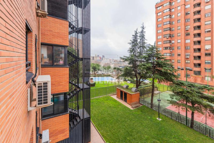 Piso en el prestigioso barrio de chamartín, , se encuentra esta vivienda en altura que representa una oportunidad única para aque en Madrid