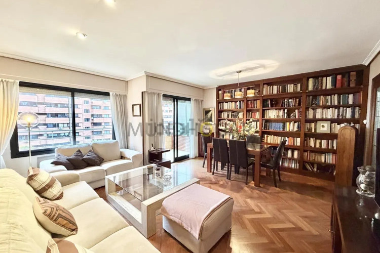 Piso en calle de Pastora Imperio