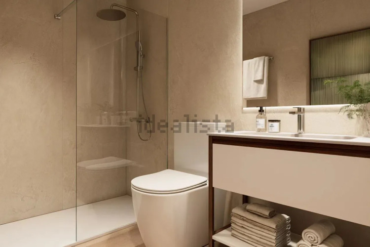 Piso en venta en Avenida de Burgos, 18
