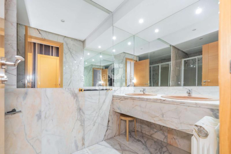 Piso en el prestigioso barrio de chamartín, , se encuentra esta vivienda en altura que representa una oportunidad única para aque en Madrid