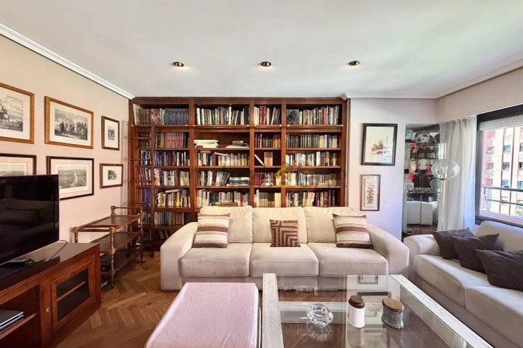 Piso en calle de Pastora Imperio