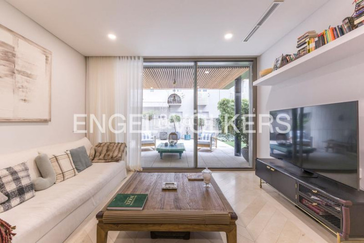 Apartamento espectacular bajo con jardín de obra nueva en Madrid