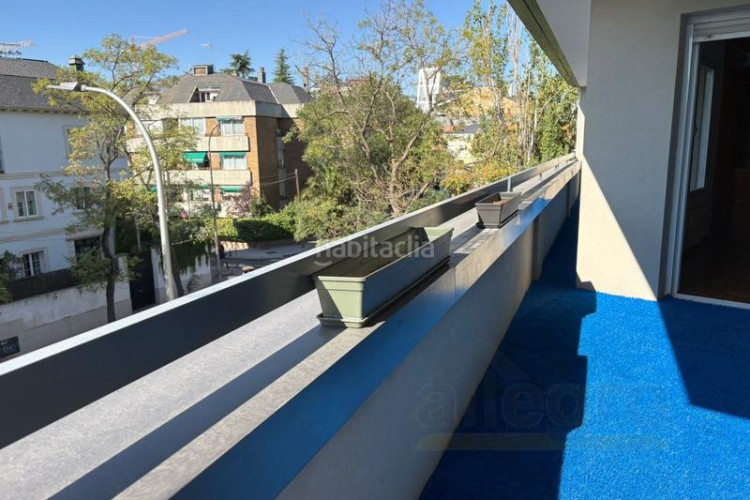 Piso exclusiva vivienda en finca representativa con piscina, garaje, y trastero en zona chamartín. en Madrid