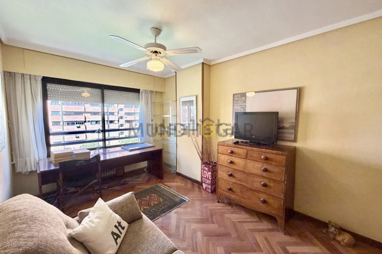 Piso en calle de Pastora Imperio