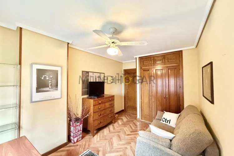 Piso en calle de Pastora Imperio