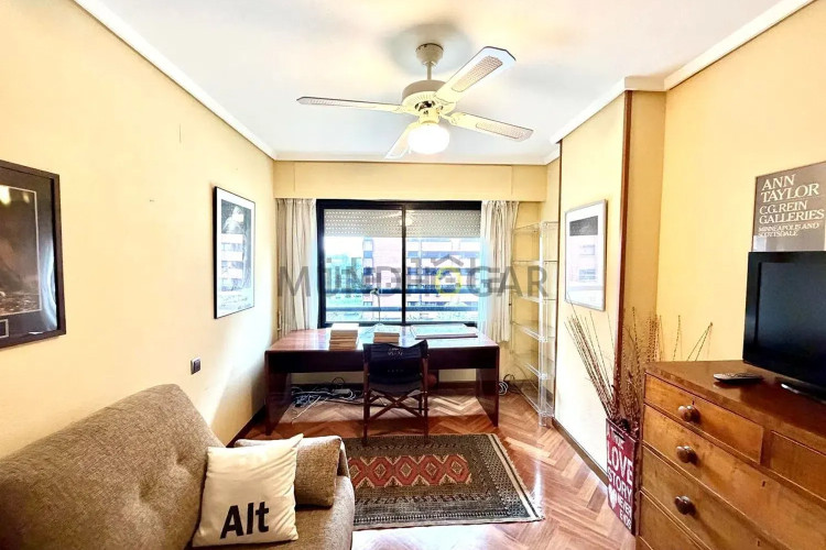 Piso en calle de Pastora Imperio