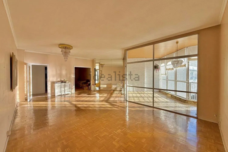 Piso en avenida de Pío XII