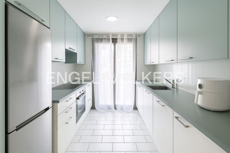 Apartamento exclusivo apartamento con terraza, piscina y garaje en avenida de burgos, en Madrid