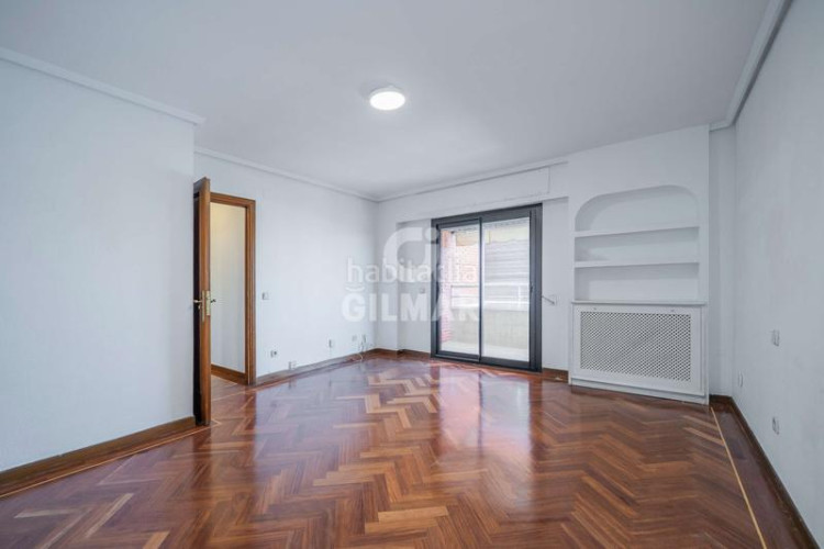 Ático  exclusivo con terraza y dos plazas de garaje en Castilla chamartínen el codiciado barrio de Castilla, dentro del prestigios en Madrid