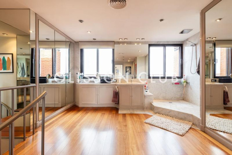 Ático exclusivo ático dúplex en chamartín, junto a nuevo norte terraza, luz y futuro en Madrid