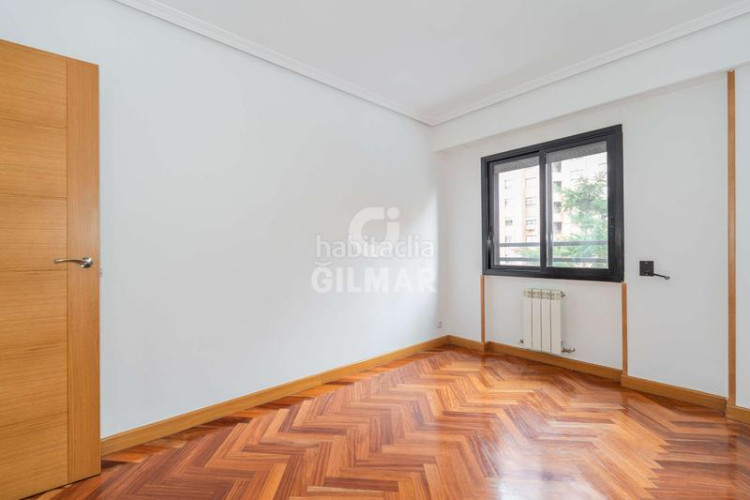 Piso en el prestigioso barrio de chamartín, , se encuentra esta vivienda en altura que representa una oportunidad única para aque en Madrid