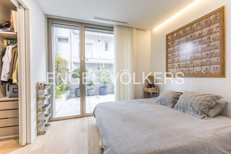 Apartamento espectacular bajo con jardín de obra nueva en Madrid