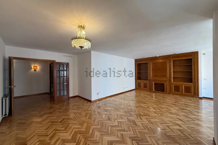 Piso en avenida de Pío XII