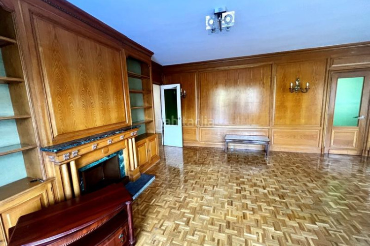 Piso exclusiva vivienda en finca representativa con piscina, garaje, y trastero en zona chamartín. en Madrid