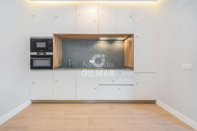 Piso licencia de hospedaje y máxima rentabilidad en el nuevo eje castellana nortese presenta esta exclusiva propiedad con lic en Madrid
