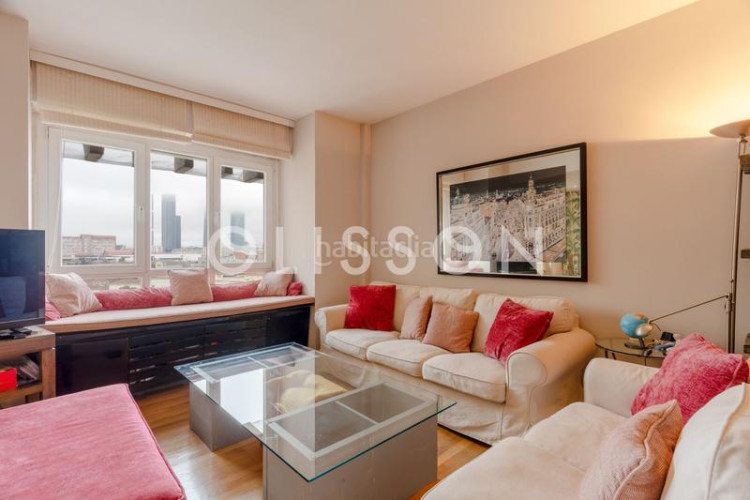 Piso luminosa vivienda con vistas panorámicas en nueva españa en Madrid