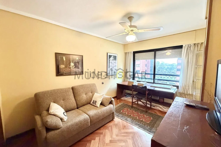 Piso en calle de Pastora Imperio