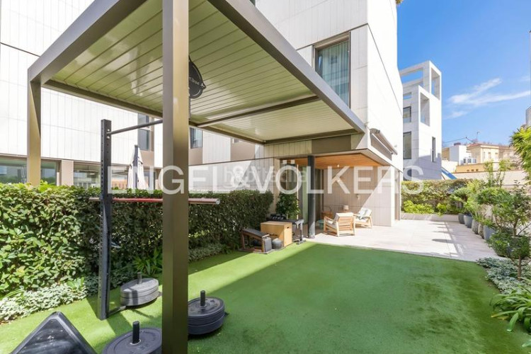 Apartamento espectacular bajo con jardín de obra nueva en Madrid