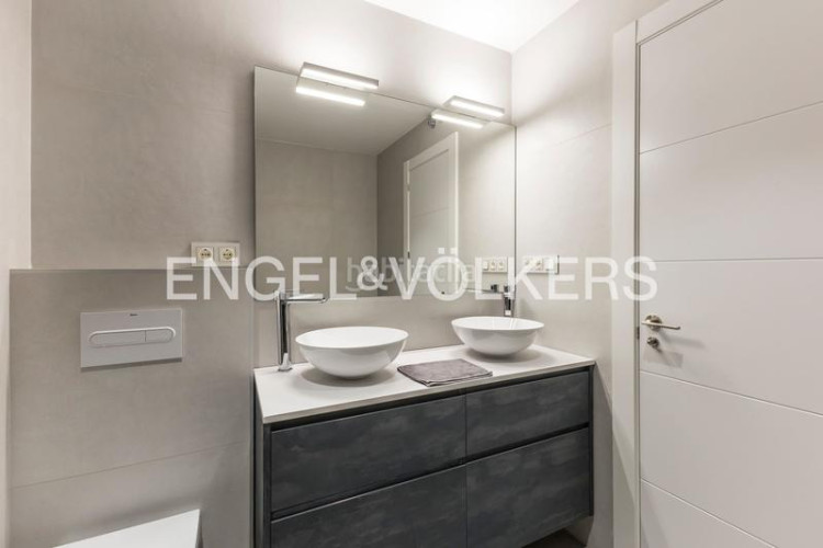 Piso luminoso piso con vistas y garaje en av pio xii en Madrid