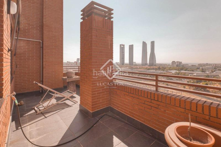 Piso exclusivo ático dúplex de 3 dormitorios con vistas incomparables en venta en chamartín, en Madrid