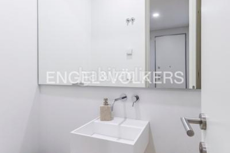 Apartamento espectacular bajo con jardín de obra nueva en Madrid