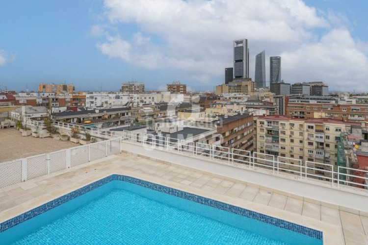 Piso se vende fantástico piso en altura ubicado en el corazón del barrio de Castilla, dentro del distrito de chamartín. con una superf en Madrid