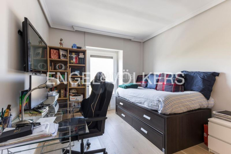 Piso luminoso piso con vistas y garaje en av pio xii en Madrid