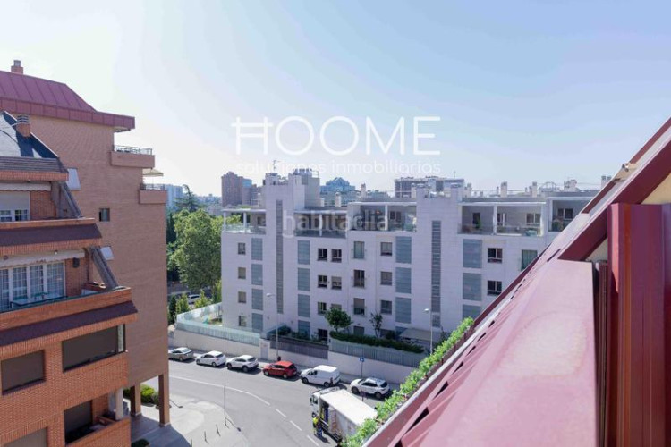 Ático atico con 20 metros de terraza, piscina, garaje opcional, 3 habitaciones 2 baños a estrenar, Castillachamartin en Madrid
