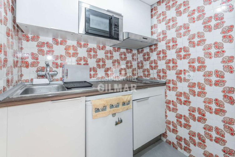 Piso descubre esta magnífica oportunidad de inversión en el corazón del barrio de Castilla, dentro del prestigioso distrito de chamartí en Madrid