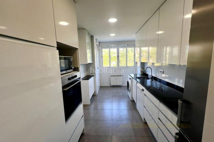 Piso exclusiva vivienda en finca representativa con piscina, garaje, y trastero en zona chamartín. en Madrid