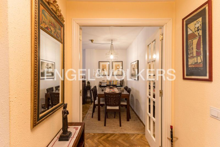 Apartamento exclusivo apartamento con terraza, piscina y garaje en avenida de burgos, en Madrid