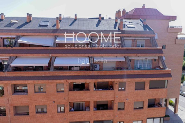 Ático atico con 20 metros de terraza, piscina, garaje opcional, 3 habitaciones 2 baños a estrenar, Castillachamartin en Madrid