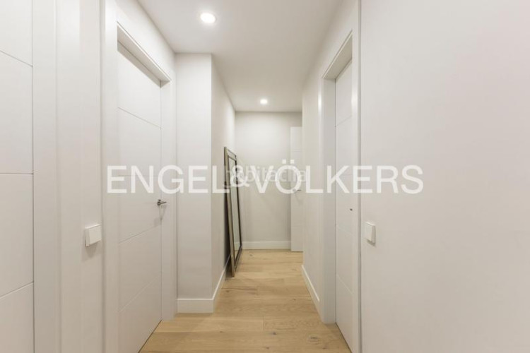 Piso luminoso piso con vistas y garaje en av pio xii en Madrid