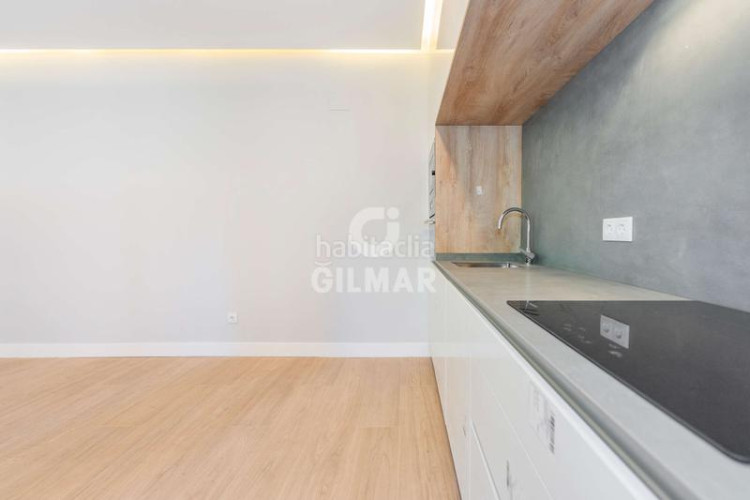 Piso licencia de hospedaje y máxima rentabilidad en el nuevo eje castellana nortese presenta esta exclusiva propiedad con lic en Madrid