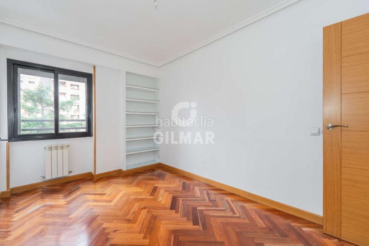 Piso en el prestigioso barrio de chamartín, , se encuentra esta vivienda en altura que representa una oportunidad única para aque en Madrid