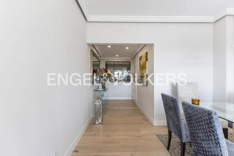 Piso en venta en Avenida de Pío XII