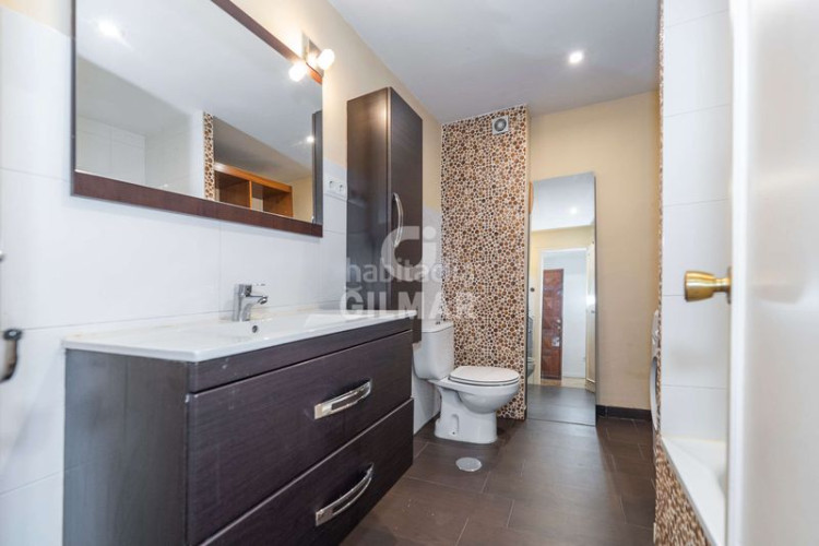 Piso se vende fantástico piso en altura ubicado en el corazón del barrio de Castilla, dentro del distrito de chamartín. con una superf en Madrid