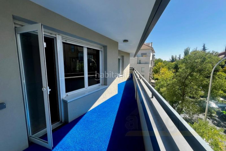 Piso exclusiva vivienda en finca representativa con piscina, garaje, y trastero en zona chamartín. en Madrid
